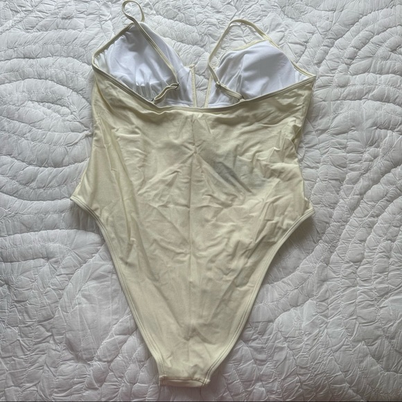 Cupshe Ivory One Piece - Picture 3 of 3